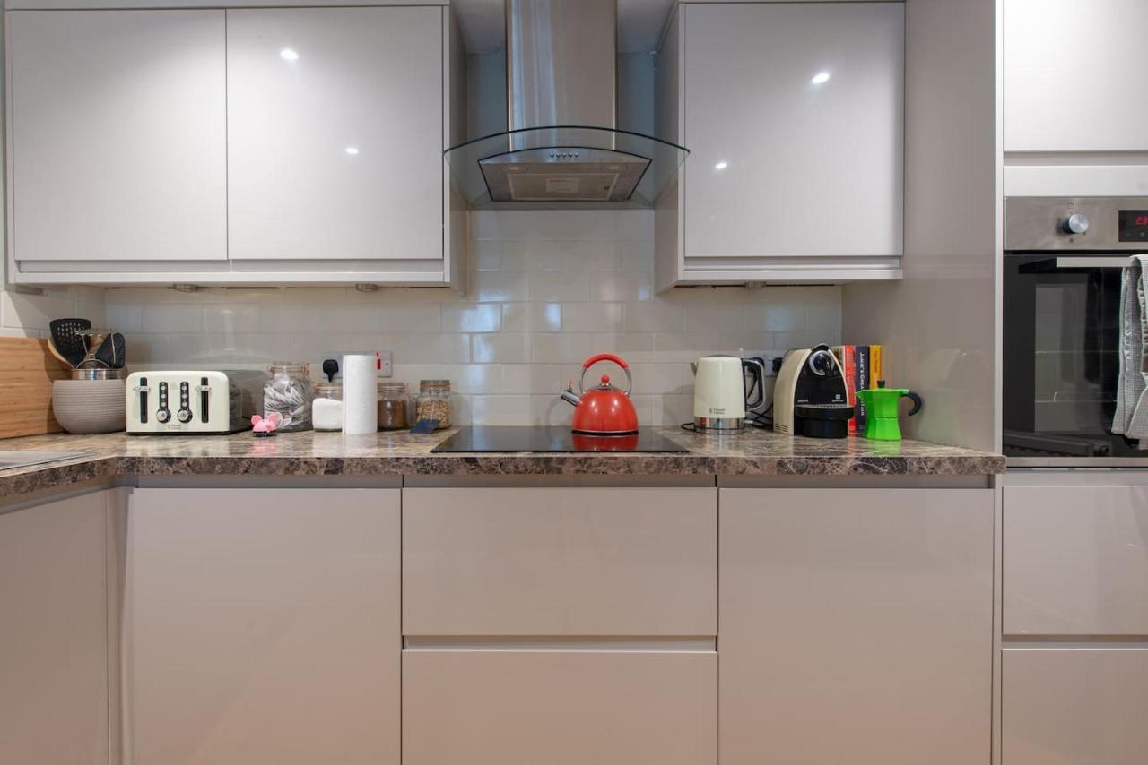 Two-Bedroom House,934925911:JPEG