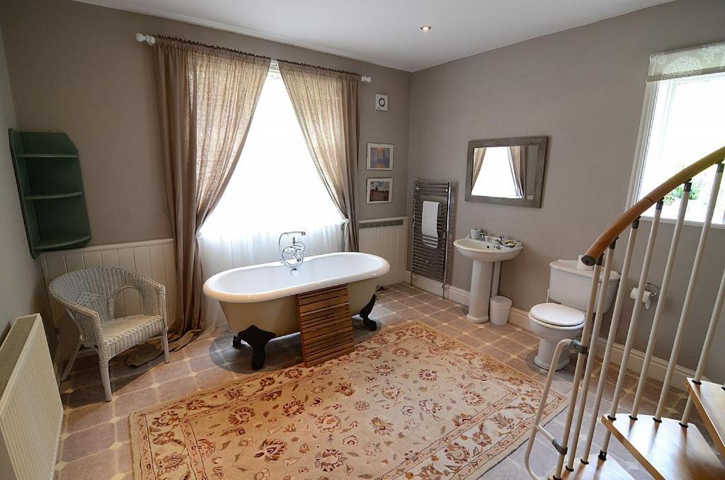 Deluxe Double Room with Bath,940504651:JPEG