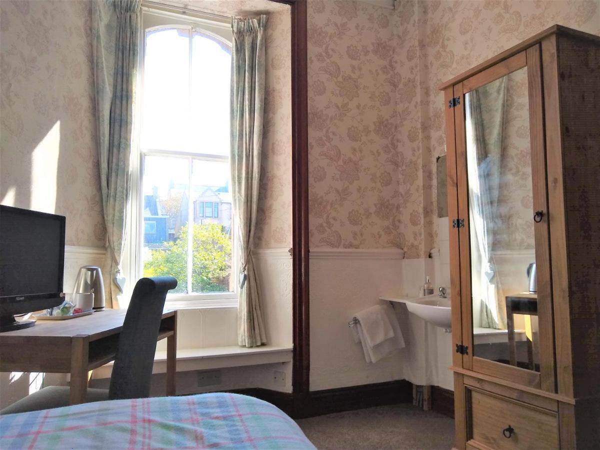Single Room with Shared Bathroom