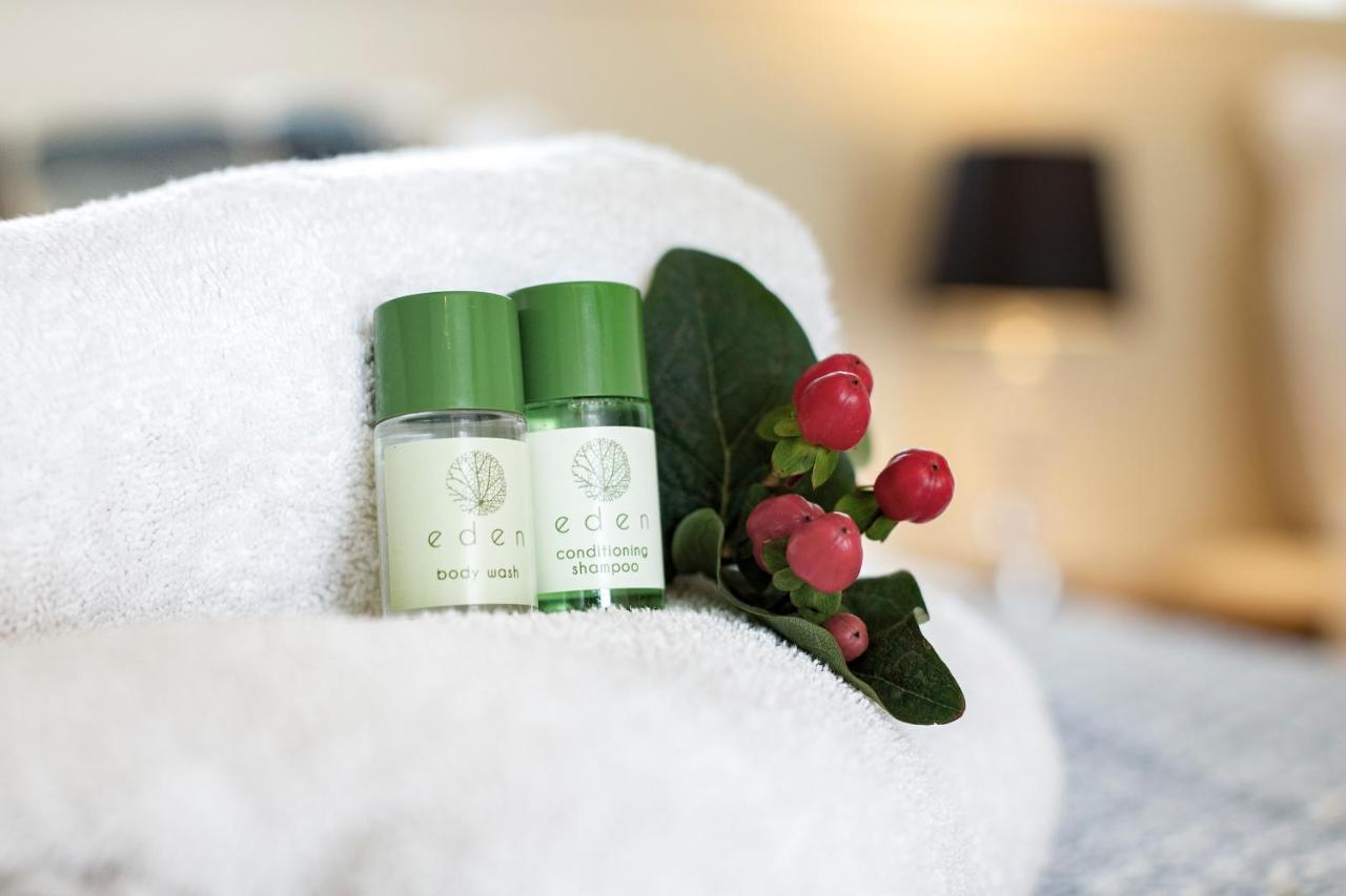 Large Double Room with Countryside View,942911458:JPEG