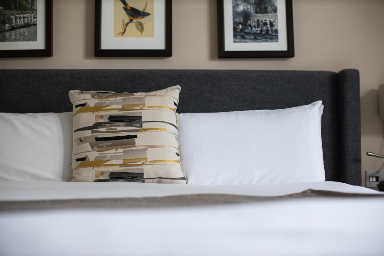 Quarto Premium com Cama King-size e Vista do Rio