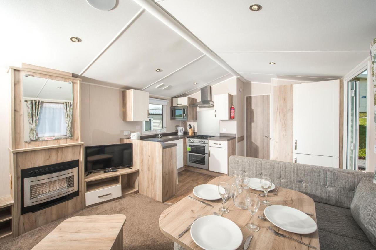 2 Bedroom Silver Caravan,1257725722:JPEG