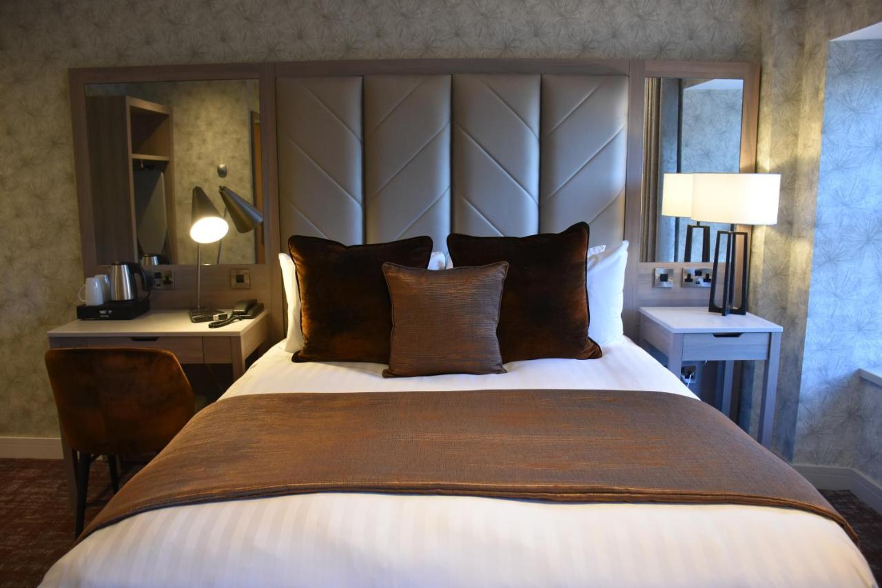 Superior Family Room,967403329:JPEG