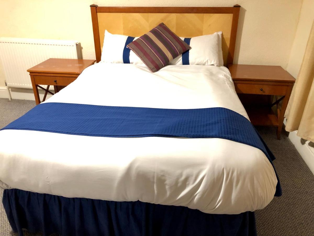 Quarto Individual com Banheiro Compartilhado