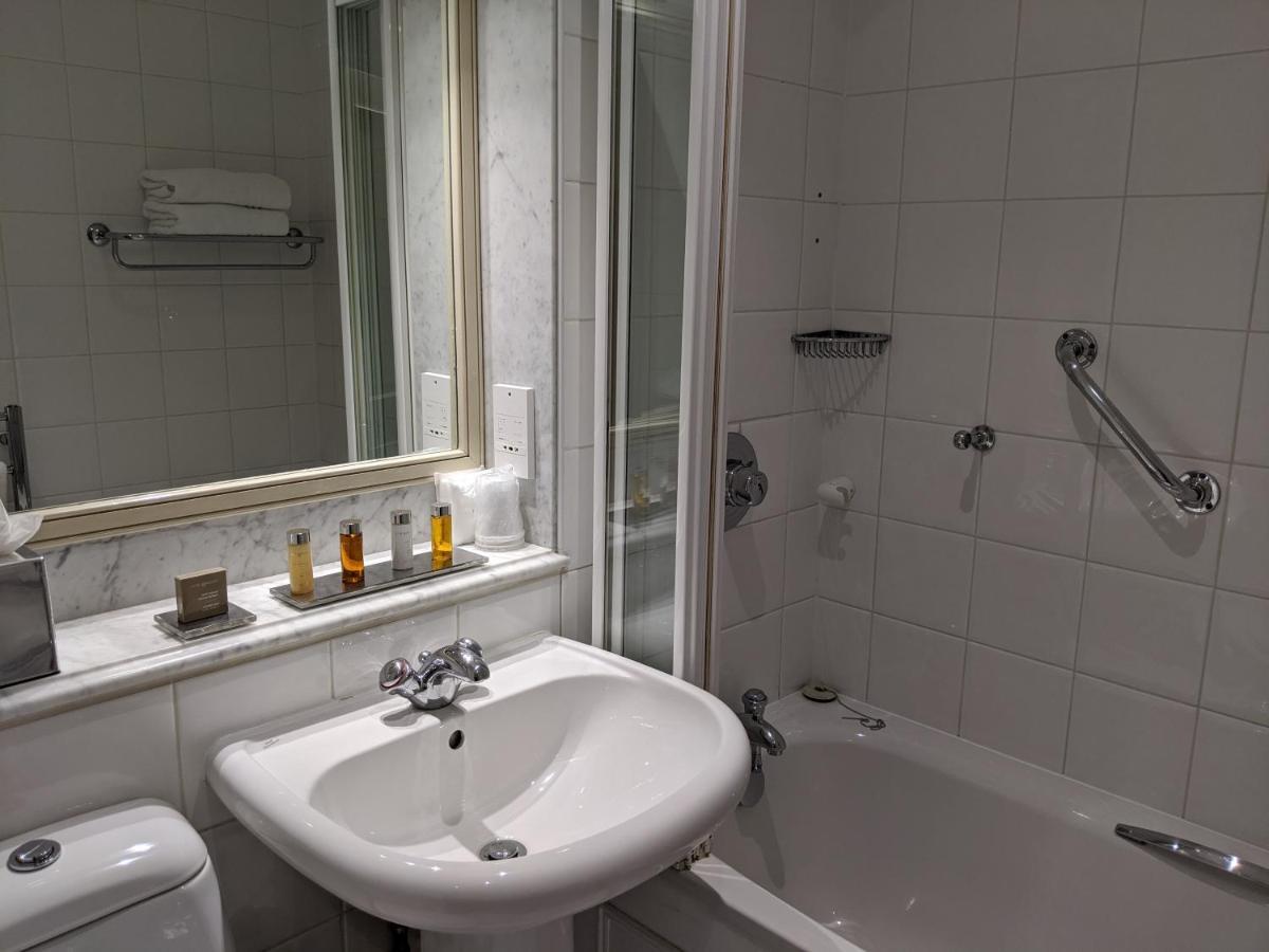 Quarto Oxford com Cama King-size