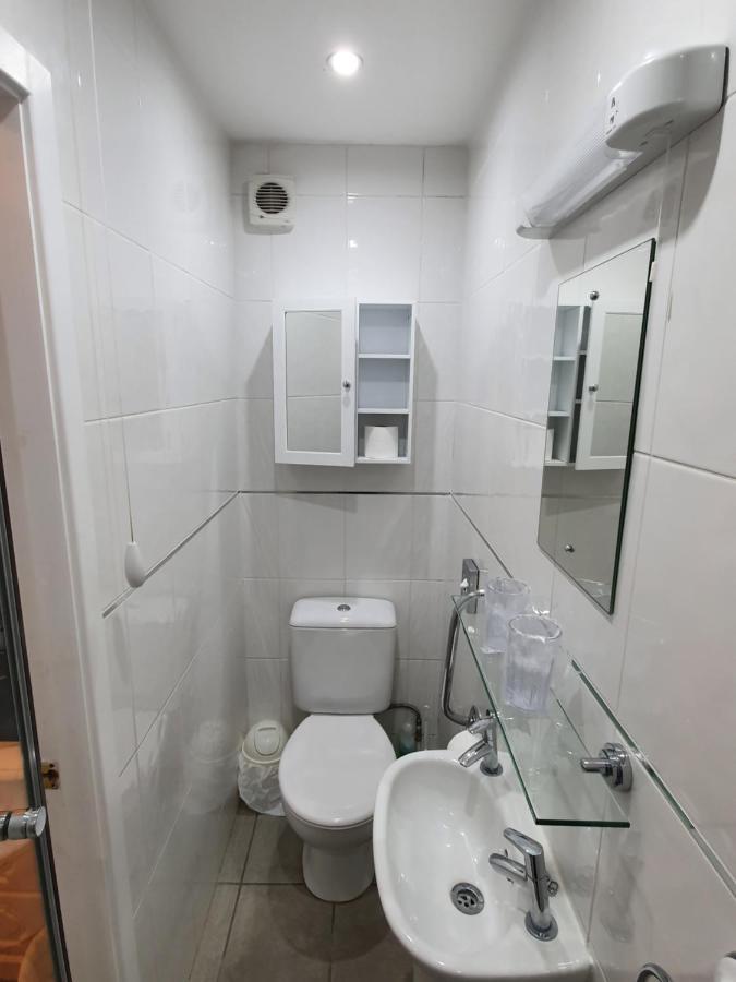 Room 1 - Twin Room - Ground Floor
