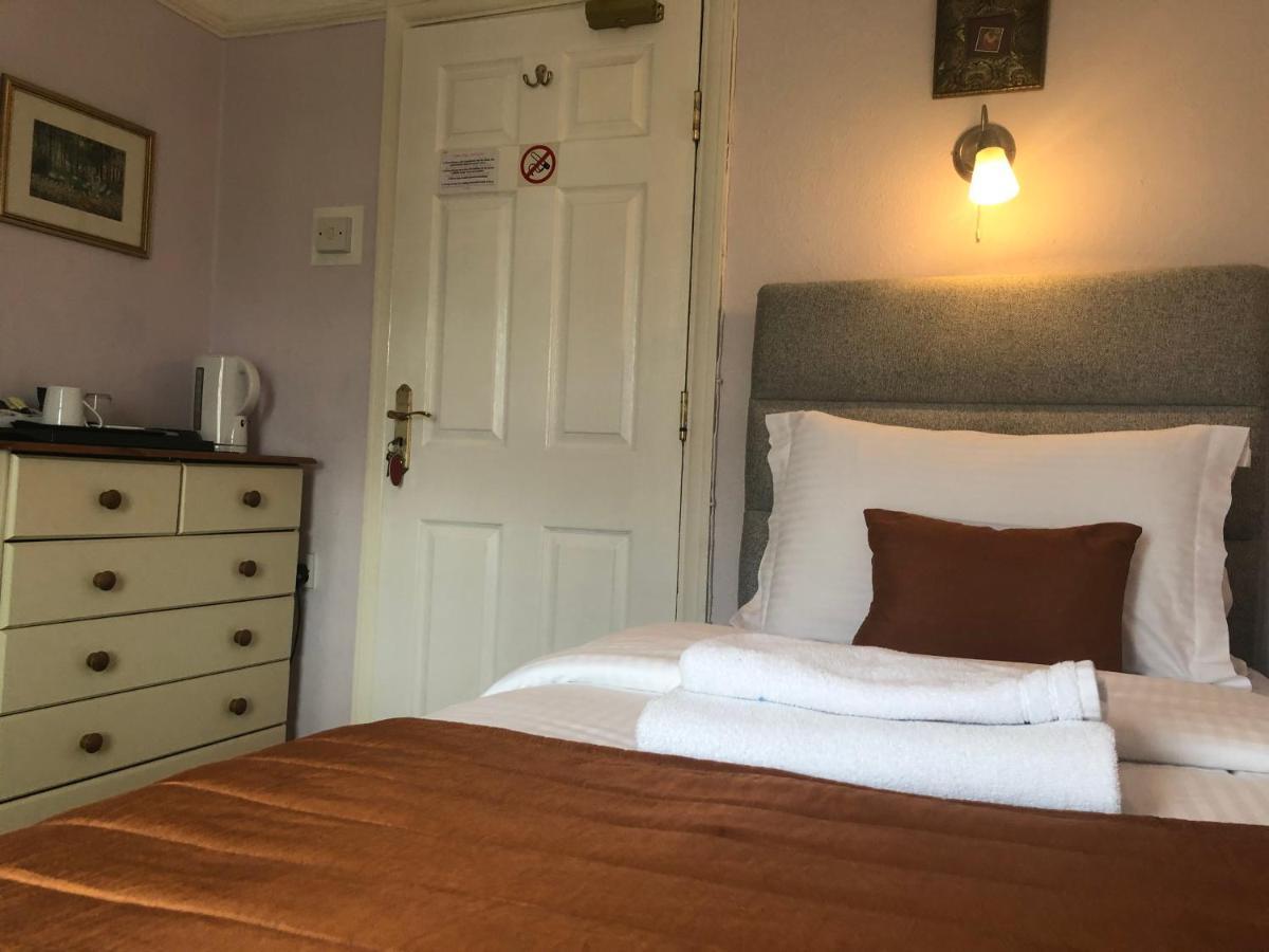 Single Room with Shared Bathroom