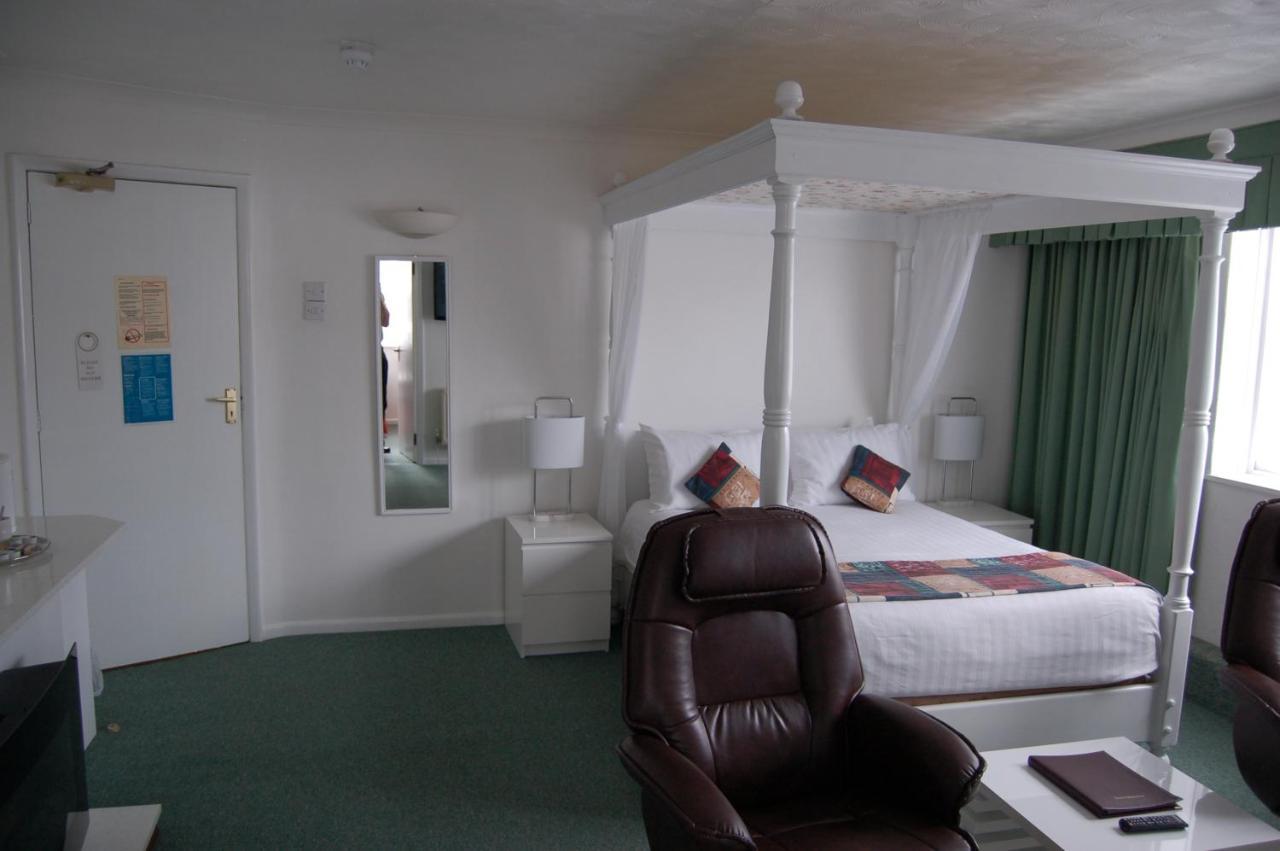 Double Room with Four Poster Bed,990522211:JPEG