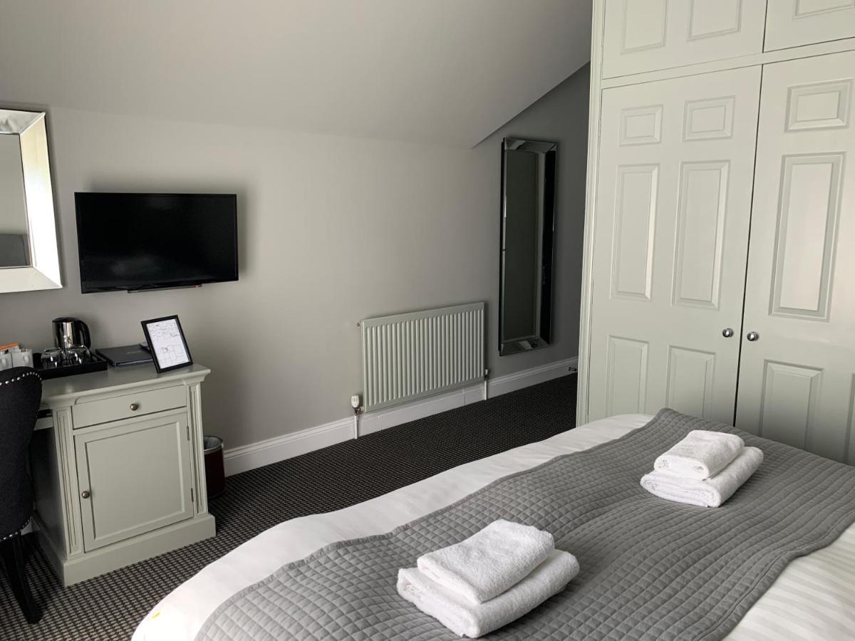 Double/Twin Room with ensuite Bathroom