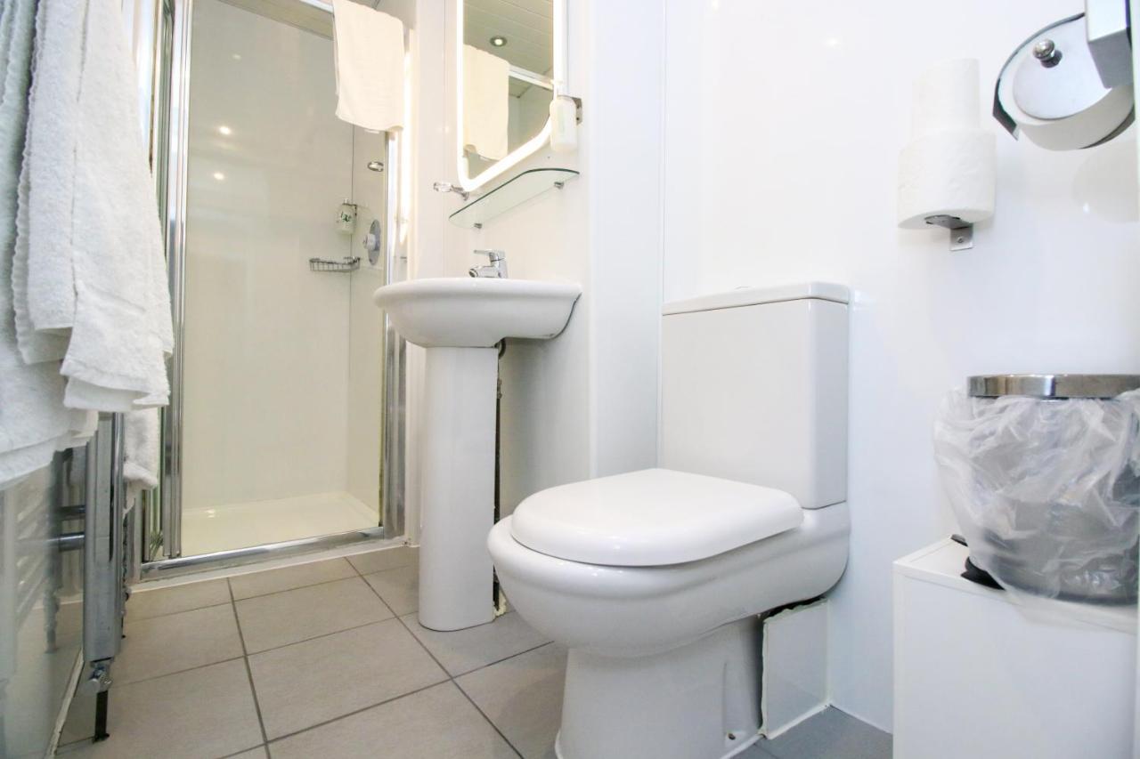 Single Room with Shared Bathroom,999824205:JPEG