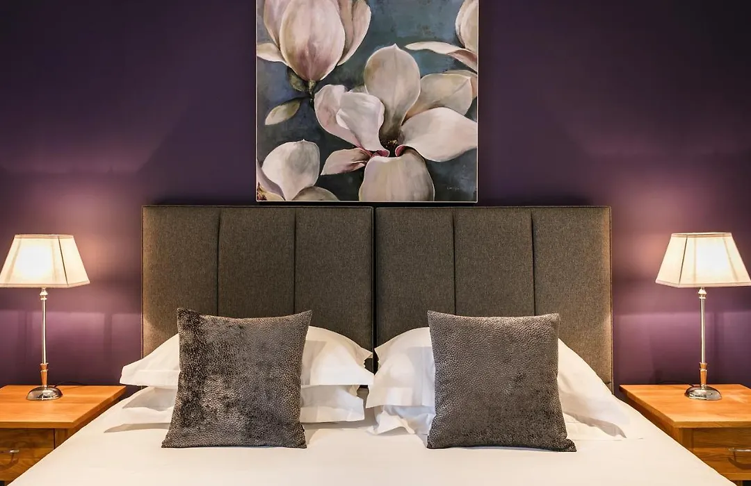 The Lodge Rooms @ Carus Green-1