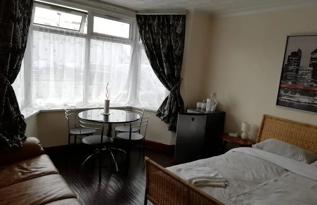 Cozy Guest House-1