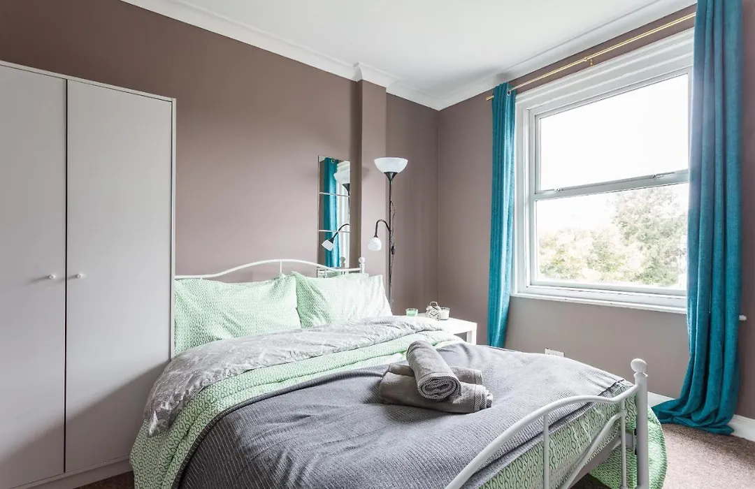 Shirley House 1, Guest House, Self Catering, Self Check In With Smart Locks, Use Of Fully Equipped Kitchen, Walking Distance To Southampton Central, Excellent Transport Links, Ideal For Longer Stays-1