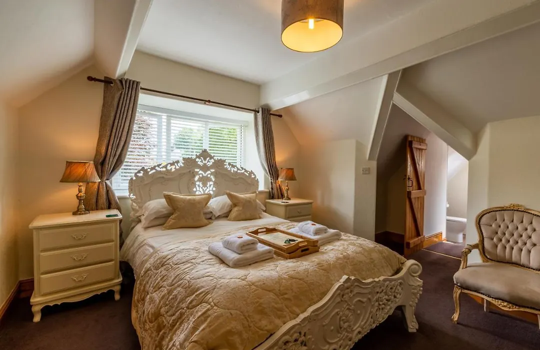Chestnuts Guest House (Adults Only)-1