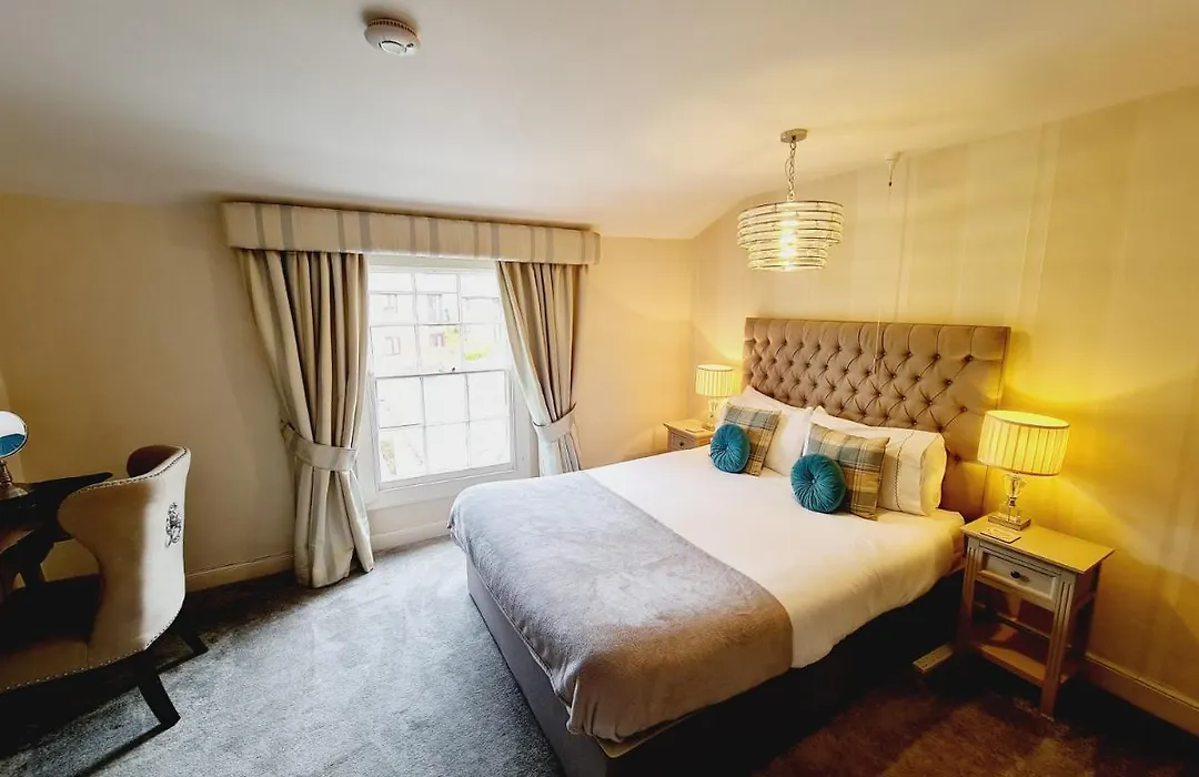 Beaufort Lodge - Central Location & Free Parking-1