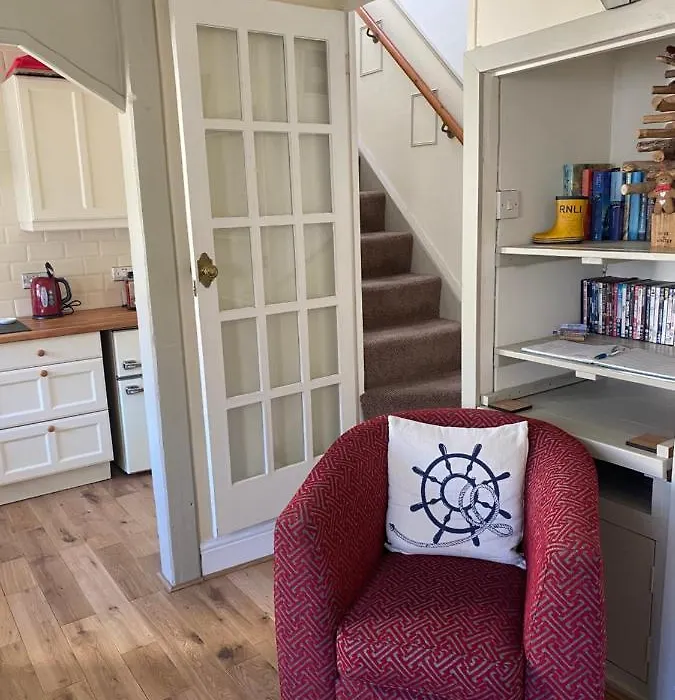 Bolthole Cottage-1