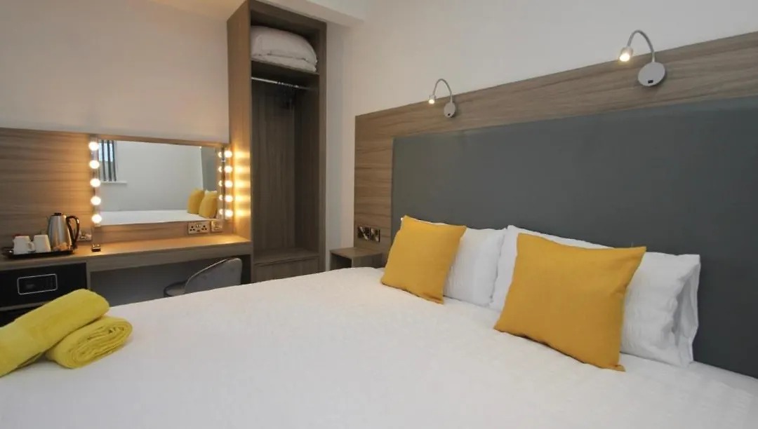 Guest Rooms @ 128-1