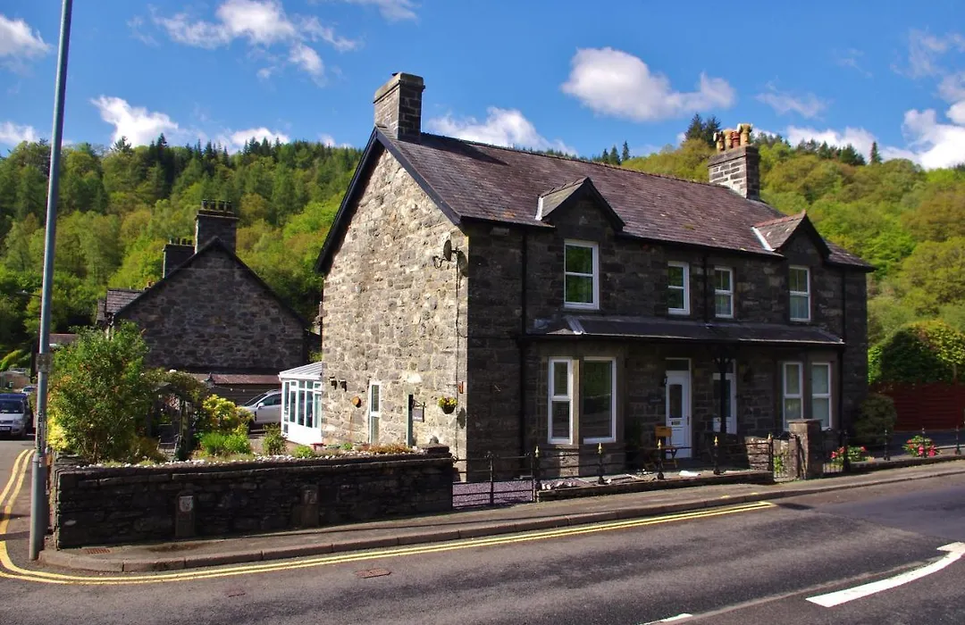 Cae Garw Guest House-1