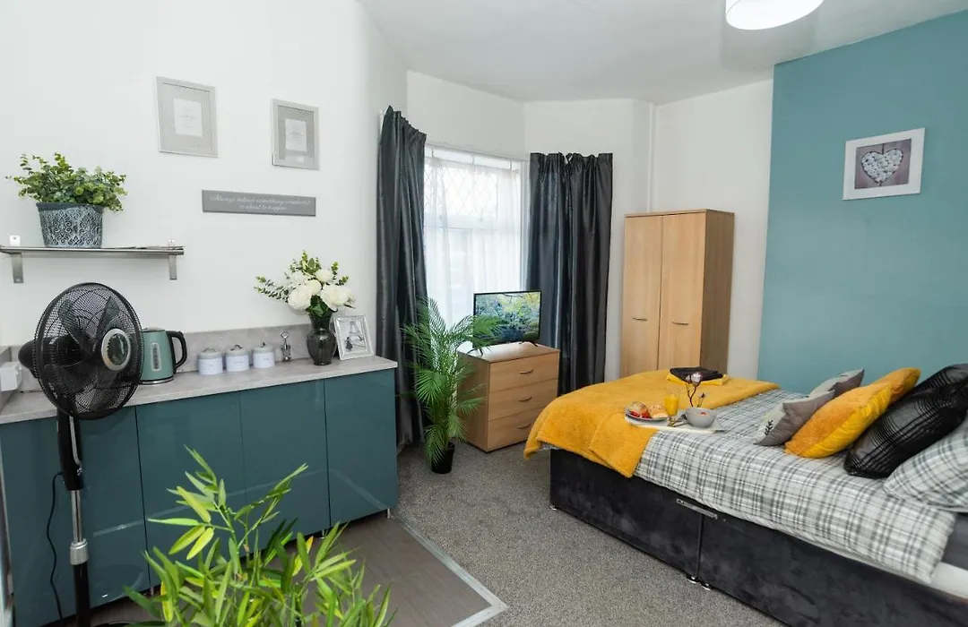 Bentley House With En-Suites-1