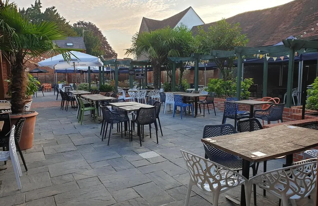 The Catherine Wheel Wetherspoon Hotel-1