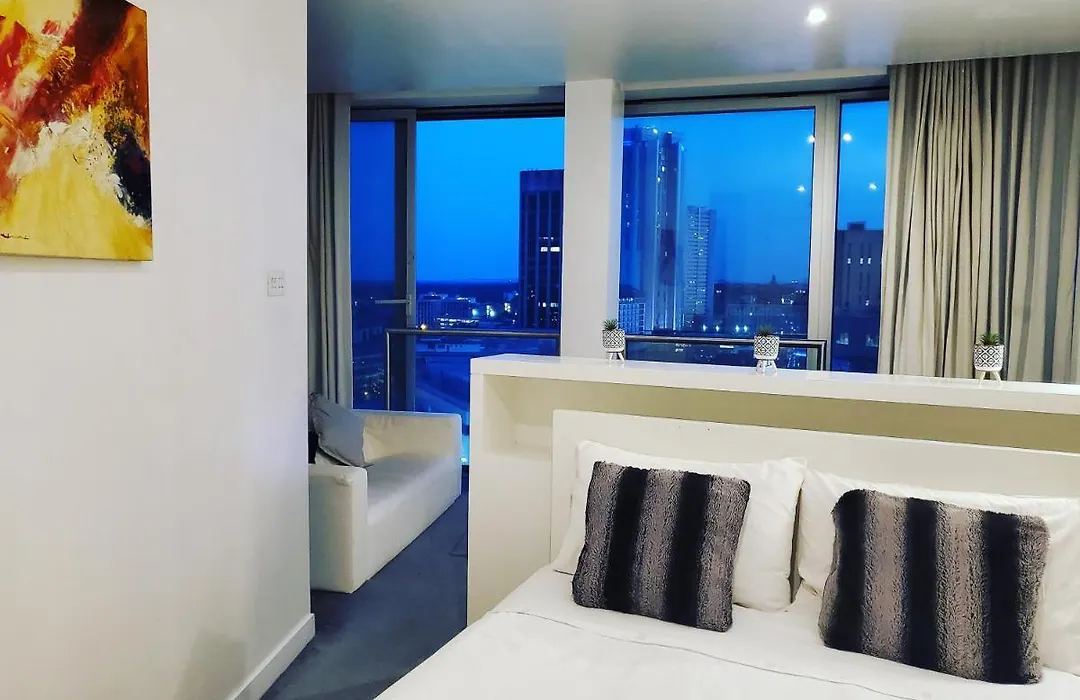 Cityscape Apartment In Birmingham With Self Checkin-1