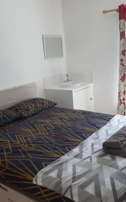 Double Room Own Private Bathroom, Near Centre-1