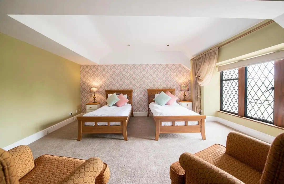 Miskin Manor Hotel-1