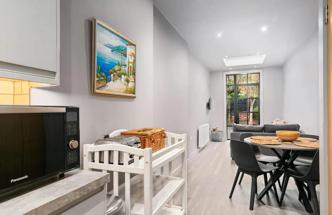 Lovely 2-Bed Apartment - Hosted By Guestready-1