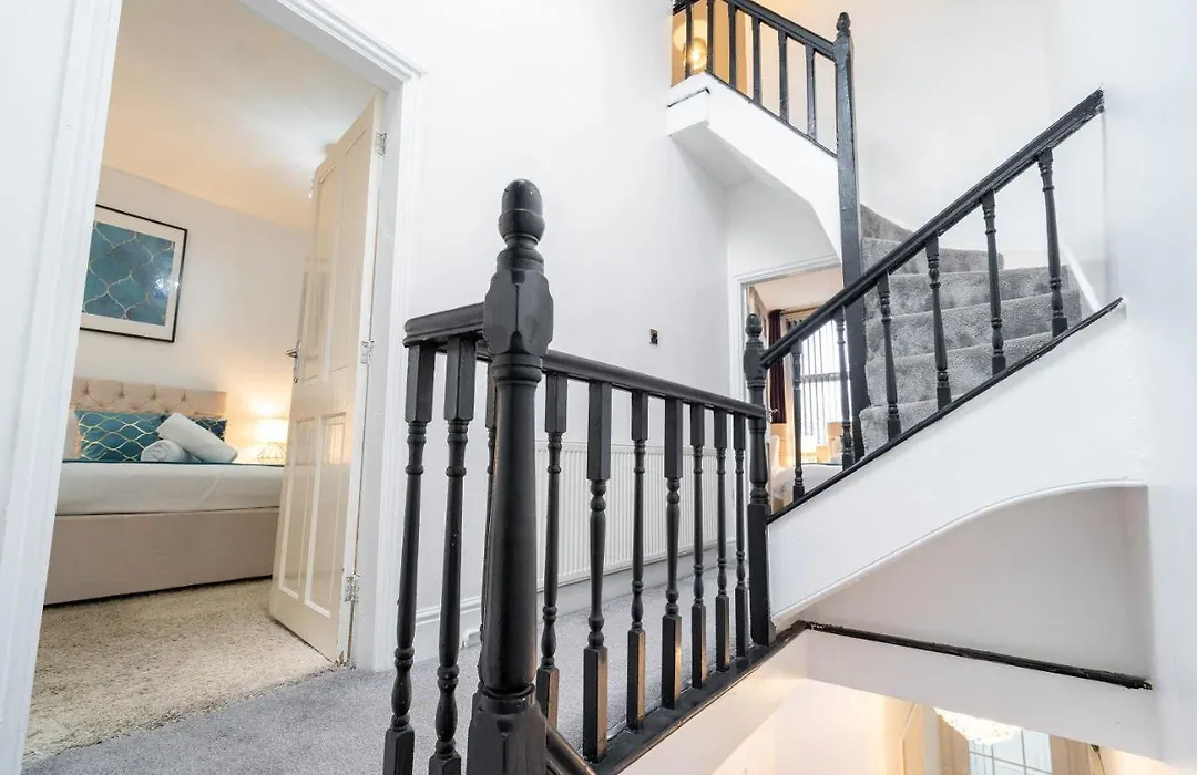 Luxury Townhouse - Edgbaston - Parking - Smart Tv - Fast Wifi - 7 Bedrooms - 16 People - Top Rated-1