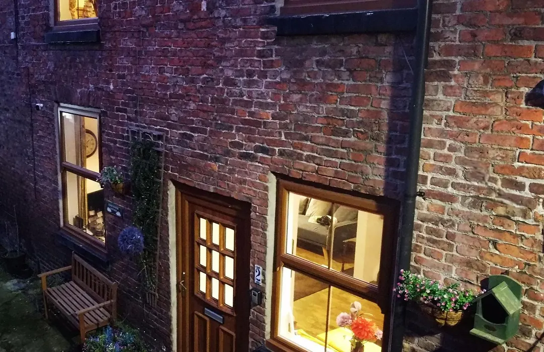 Endeavour Cottage Whitby Quiet Old Yard Fishermans Cottage-1