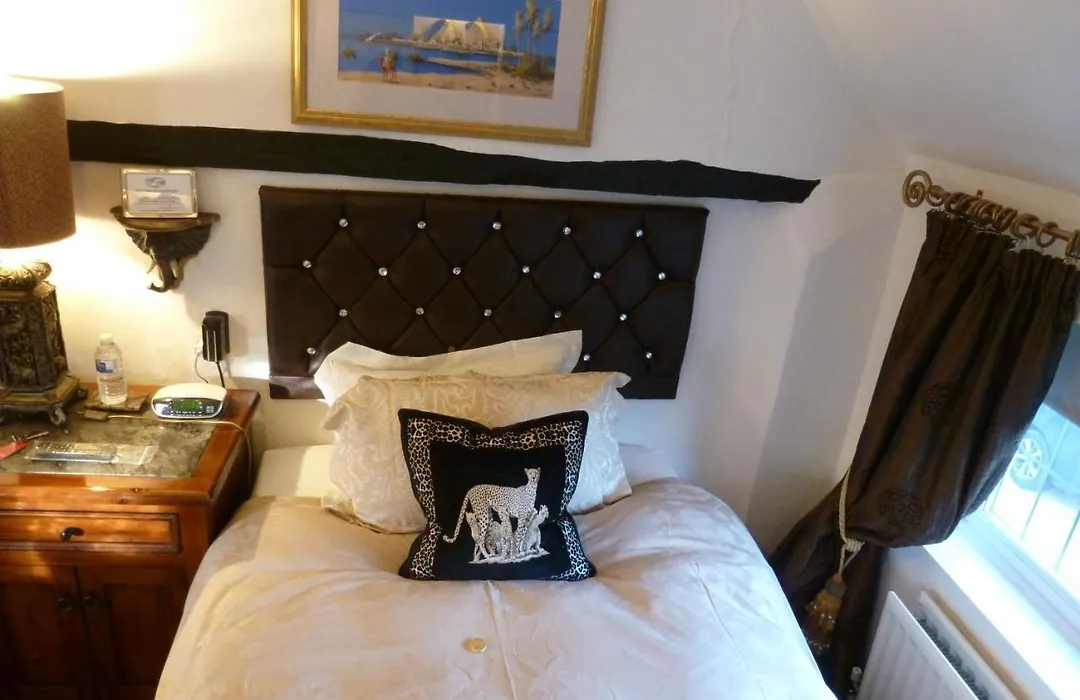 Newark Lodge Guest House-1
