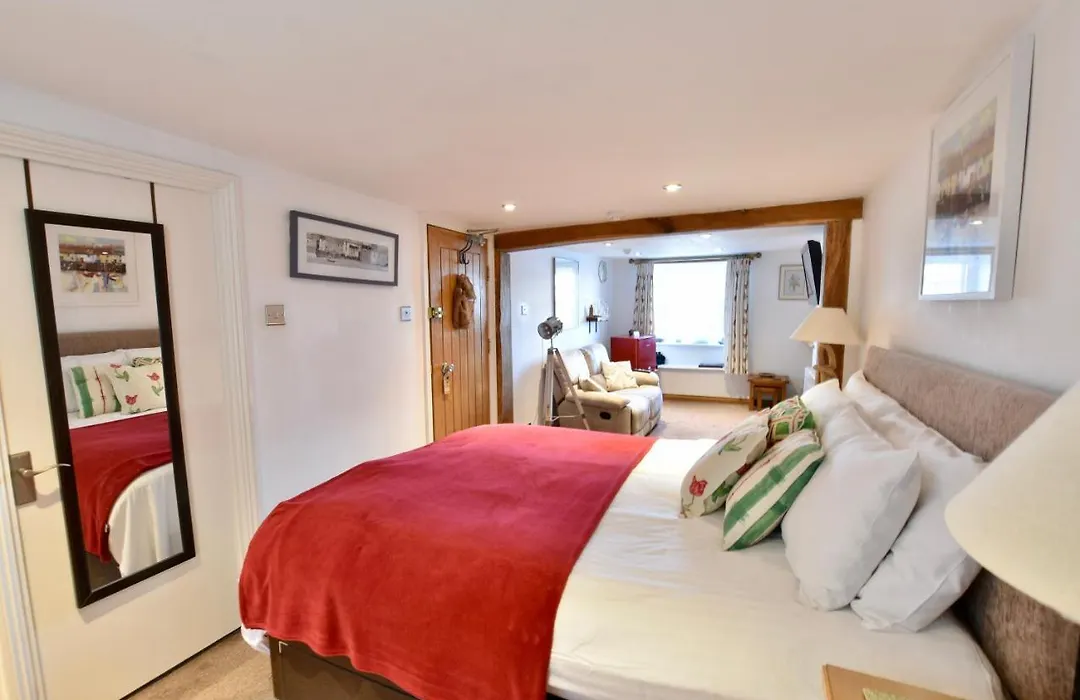 Sampford Harbour Side Guest House-1