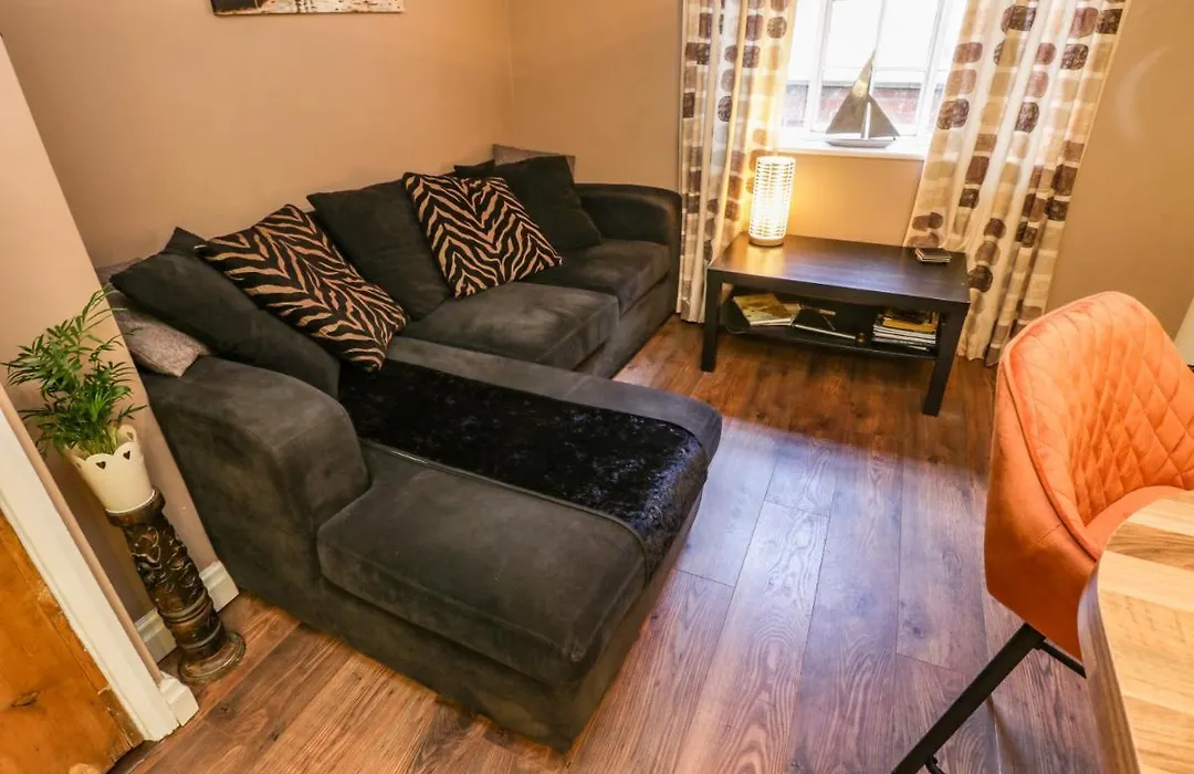 Black Gem Cottage-1