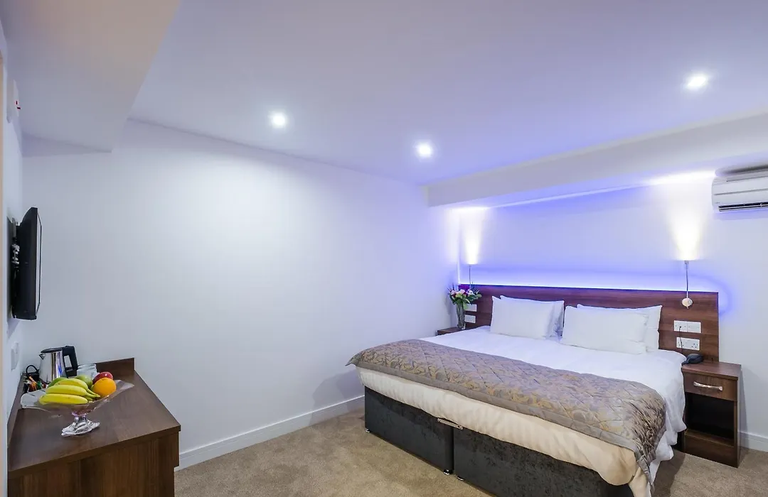 Signature Hotel London-1