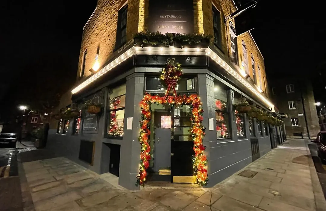 Dockers Inn-1