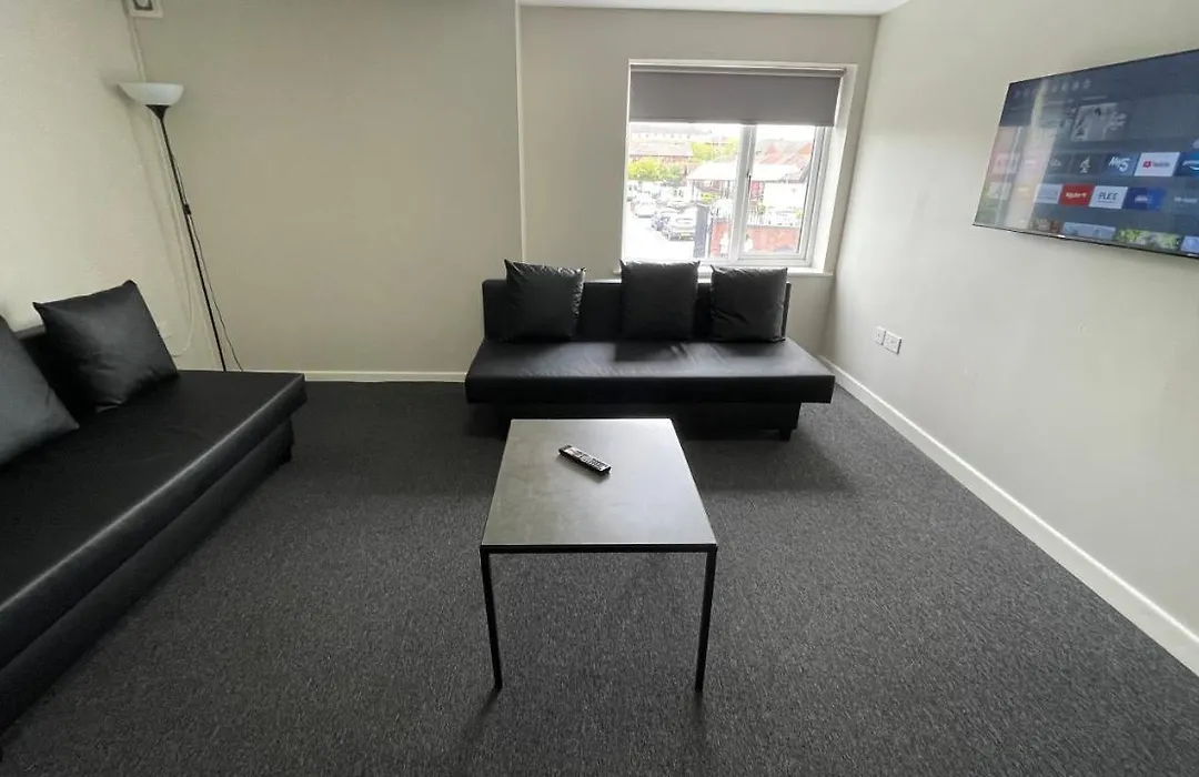 Mays Apartments - 102 Mill Street, Free Parking, 2 Minute Walk To Baltic Market And City Centre - Apartments Sleep 1-10 Guests-1