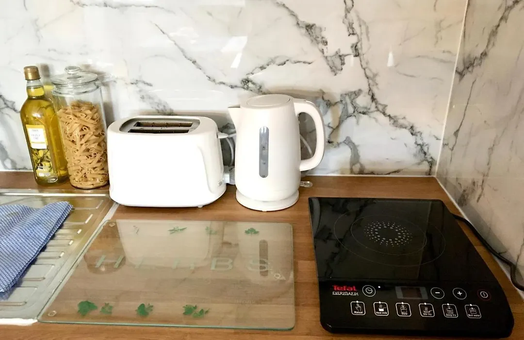 Lovely Studio Room In The Heart Of Kingston Upon Thames-1