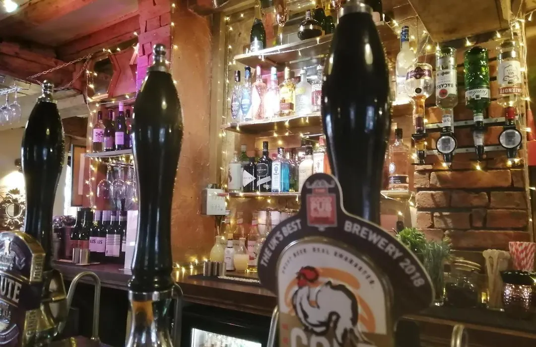 The White Swan Hotel Bar & Restaurant-1
