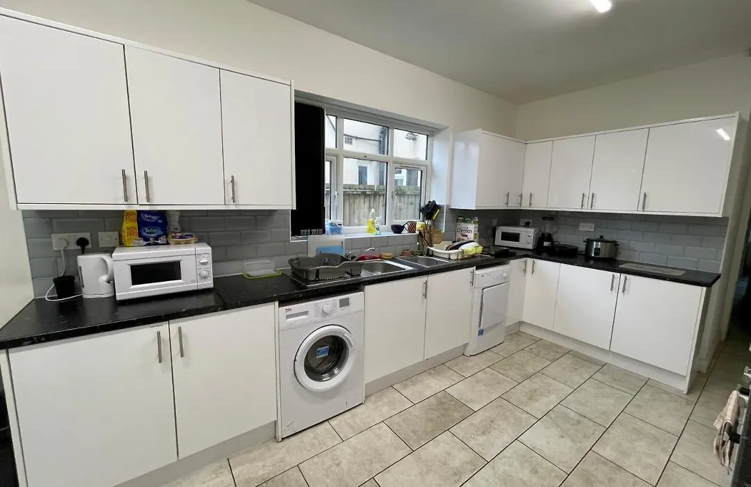Deluxe En-Suite Room In Cv1-1