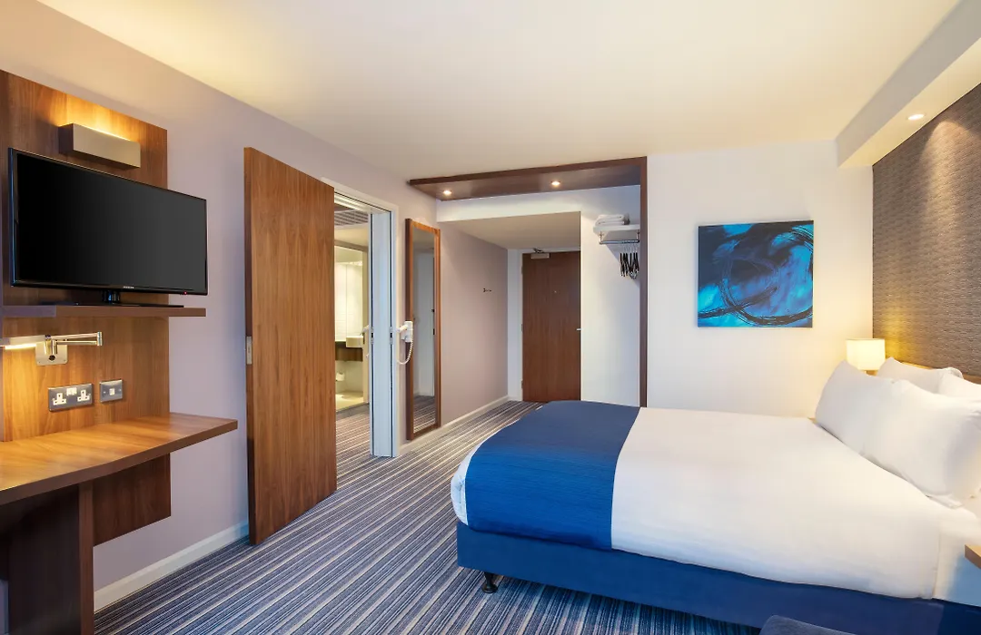 Holiday Inn Express London Heathrow T5 By Ihg-1