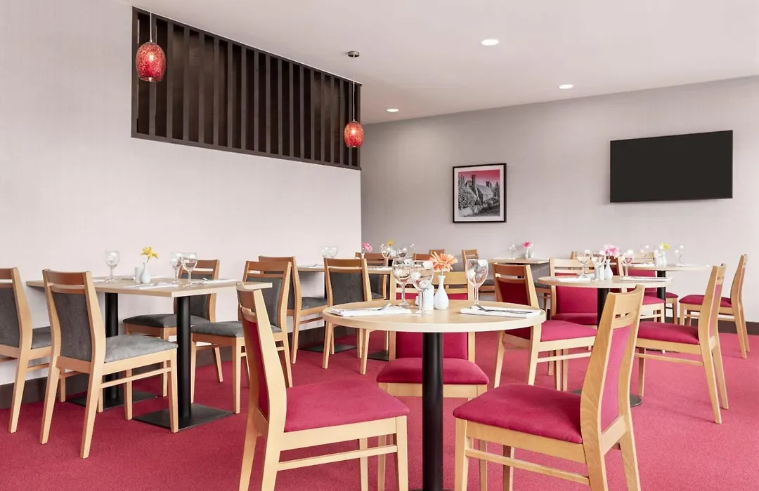 Ramada By Wyndham Cobham-1