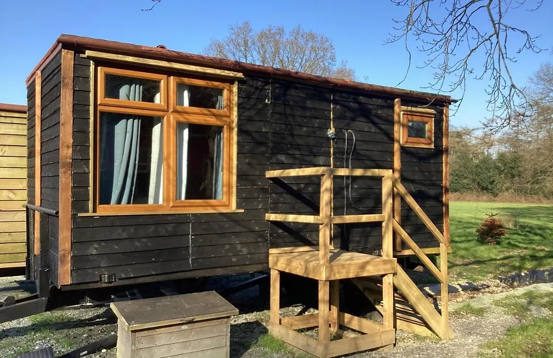 Vigo Retreat Cabin 1-1