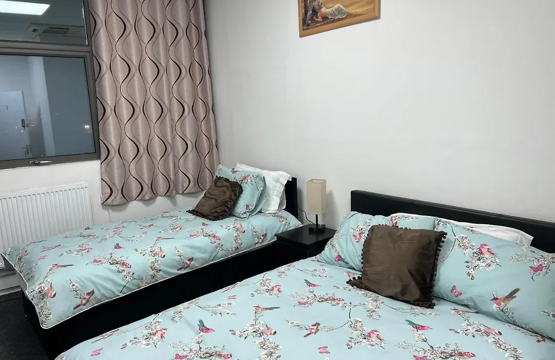 Mj - Entire Serviced Apartment For 6 Guests - Next To Tube Station Skyline View - London-1