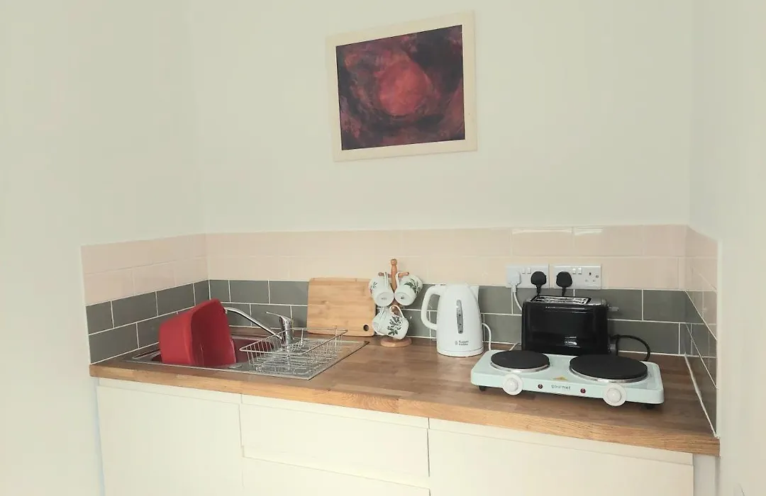 Adorable Mini-Home In Heart Of Glastonbury Town-1