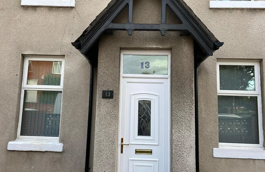 Double Bedroom In Manchester M19, Rm3 Double Bed-1