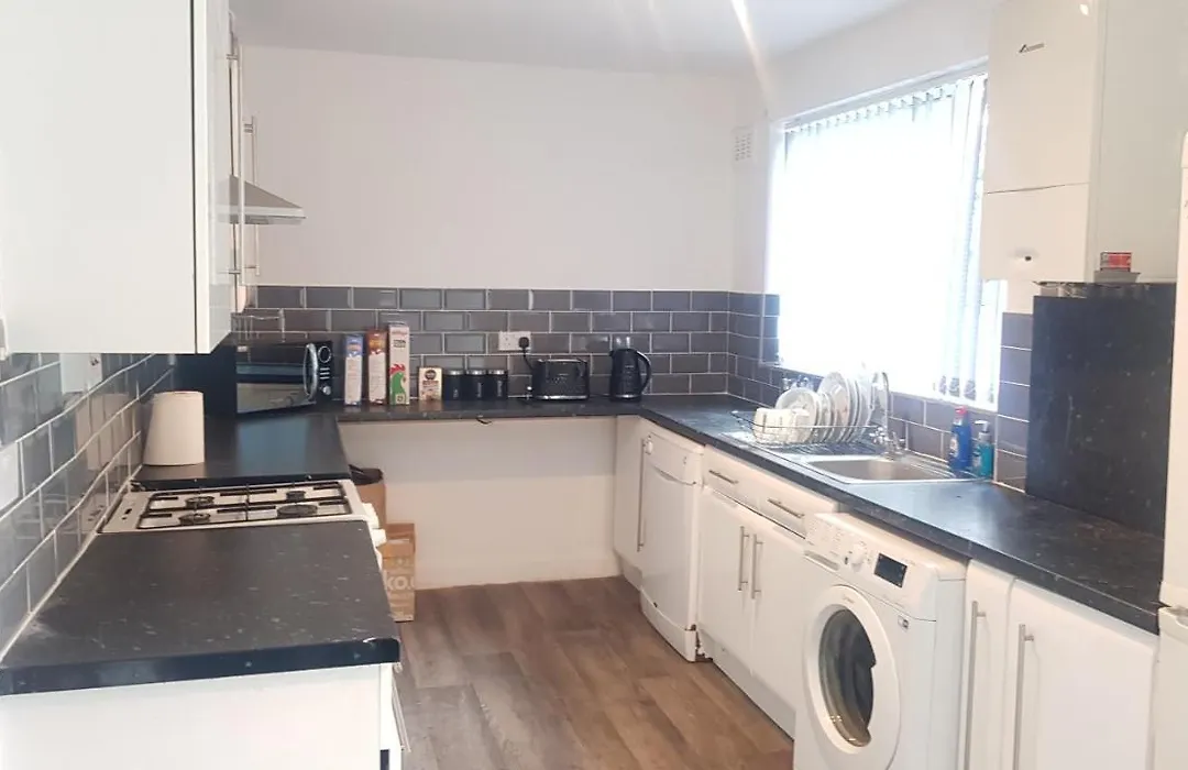 Double Bedroom In Withington, M20. 2 Beds, Rm 3-1