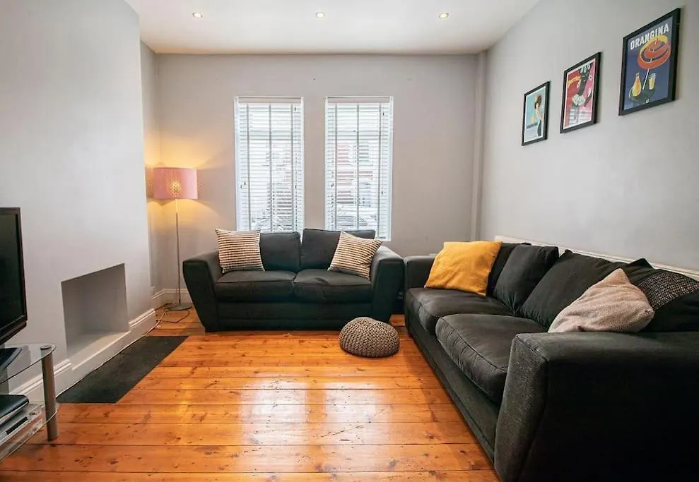 Burnaby'S Home, By Home Host, Free On Street Parking-1