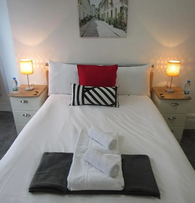 Cambridge Central Suites - Tas Accommodations-1