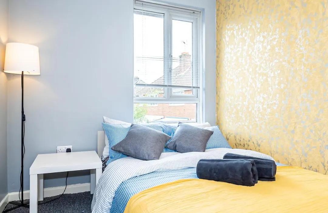 Shirley House 3, Guest House, Self Catering, Self Check In With Smart Locks, Use Of Fully Equipped Kitchen, Close To City Centre, Ideal For Longer Stays, Walking Distance To Bat, 20 Min Drive To Fawley Refinery, Excellent Transport Links-1