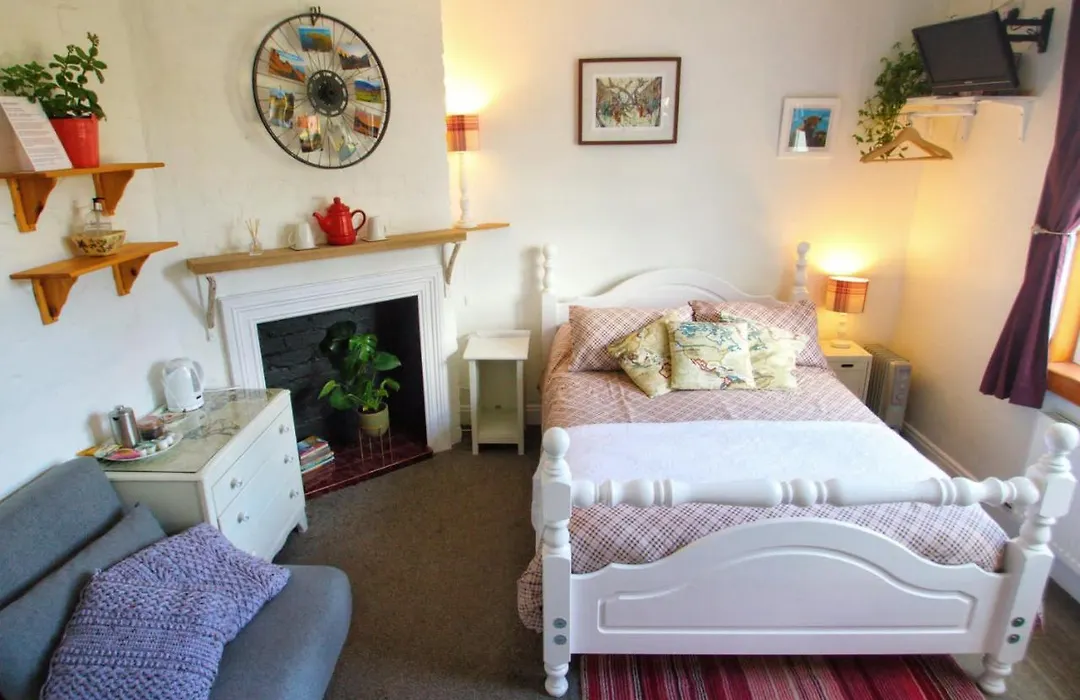 The Red Red Robin Cottage-1